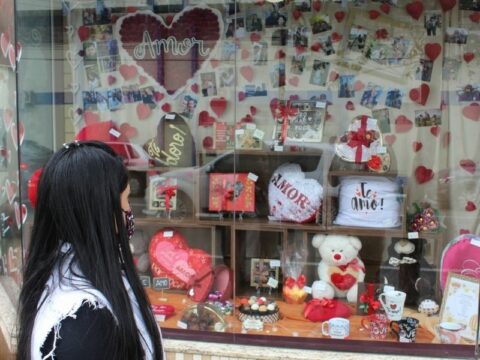 Com 13º e Auxílio Emergencial, comércio prevê aumento nas vendas em junho