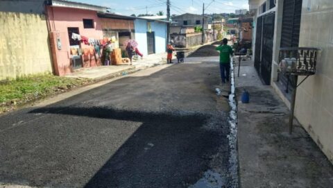 Mutirão de tapa-buracos da Prefeitura de Manaus leva infraestrutura ao bairro Colônia Santo Antônio