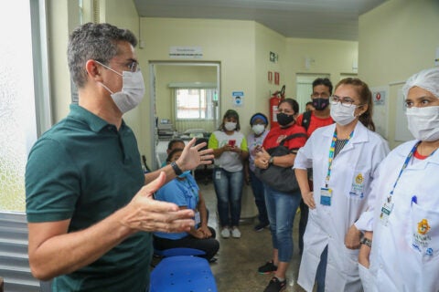 Prefeito David Almeida entrega UBS O-10 revitalizada, após ataques criminosos