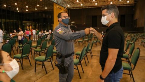 Prefeito David Almeida convoca população a procurar os postos de vacinação da capital