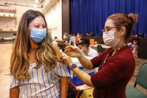 Manaus vacina pessoas a partir de 23 anos contra a Covid-19