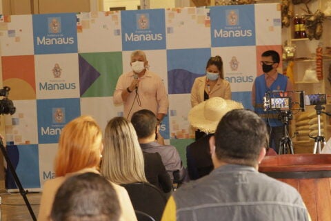 Prefeitura anuncia ‘Mostra Folclórica de Manaus’, durante entrega de alimentos a entidades folclóricas
