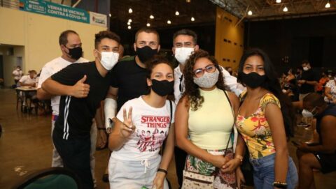 Prefeito David Almeida comemora recorde de 73 mil doses de vacinas contra a Covid-19 aplicadas em Manaus