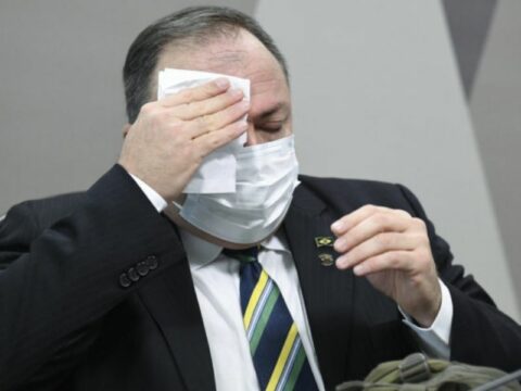 Filha e sobrinhos de Pazuello receberam auxílio emergencial em 2020