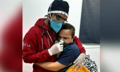 Prêmio Anna Nery: Enfermeiro que acalmou paciente portador da Síndrome de Down durante tratamento contra Covid-19 é indicado