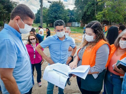 David Almeida e Marcos Rotta vistoriam áreas atendidas pelo Promindu em Manaus