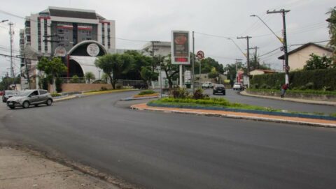 Prefeitura finaliza revitalização asfáltica da avenida Professor Nilton Lins