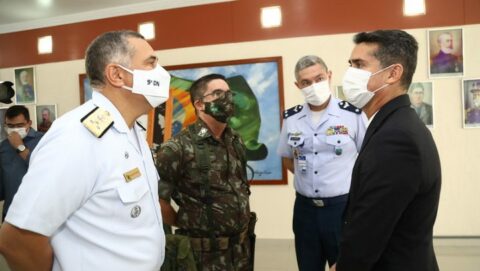Prefeito participa de troca no comando do CMA e destaca parceria com Exército