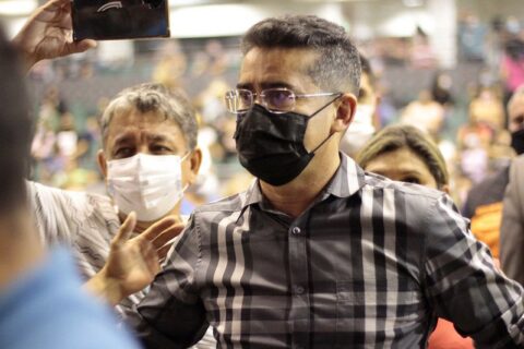 Prefeito David Almeida anuncia pagamento do Fundeb e reajuste salarial para profissionais de Educação