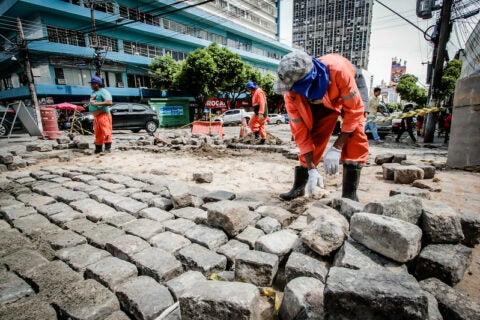 Força-tarefa da prefeitura recupera rede de drenagem profunda na Eduardo Ribeiro