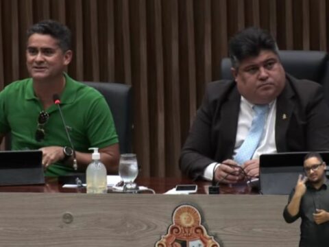 David Almeida testa apoio da base em visita à Câmara Municipal de Manaus