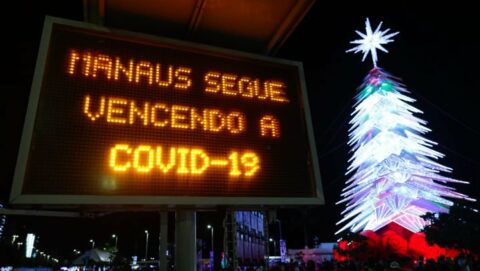 Ponta Negra tem praia aberta e cenários natalinos no feriado desta quarta-feira