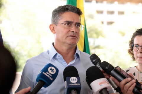 Prefeito David Almeida cancela blocos de rua de Carnaval em Manaus após chegada da variante Ômicron