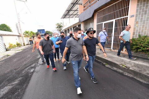 Prefeito David Almeida e governador Wilson Lima fiscalizam serviço de recuperação asfáltica em bairros de Manaus