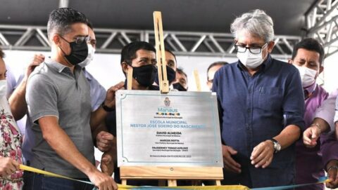 Prefeito David Almeida abre ano letivo para mais de 220 mil alunos da rede municipal