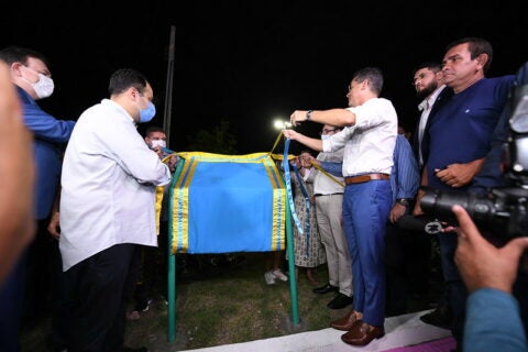 Prefeito David Almeida entrega praça da advocacia Dr. Alberto Simonetti Cabral Filho