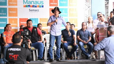 Prefeito David Almeida assina ordem de serviço para a reforma do mercado municipal Carneiro da Mota