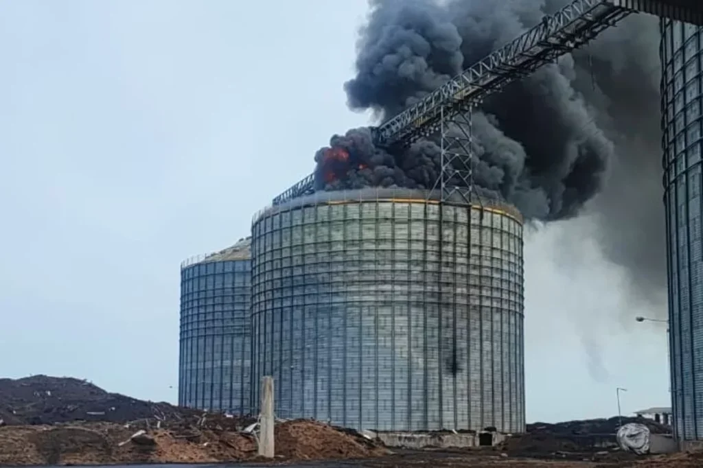 Silo da Cotribá é atingido por incêndio pela segunda vez em três meses, no Sul do RS - Foto: Arquivo Pessoal/ Divilgação