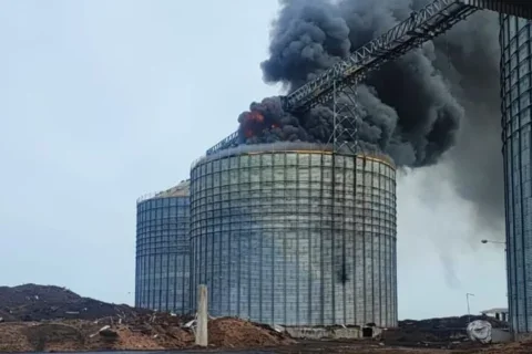 Silo da Cotribá é atingido por incêndio pela segunda vez em três meses, no Sul do RS - Foto: Arquivo Pessoal/ Divilgação