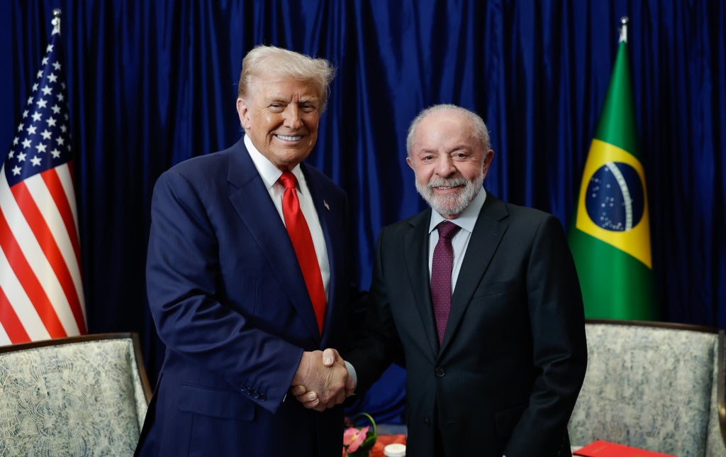 Lula durante coletiva em Kuala Lumpur, onde comentou sobre negociações comerciais entre Brasil e Estados Unidos - Foto: Ricardo Stuckert/PR