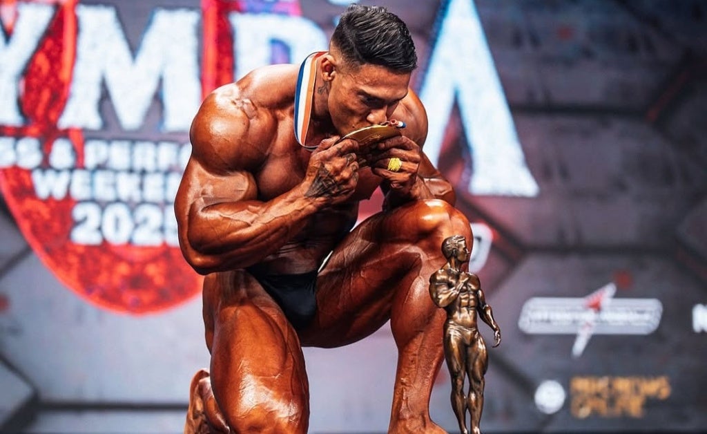 Ramon Dino celebra o título da Classic Physique no Mr. Olympia 2025, em Las Vegas, neste sábado (11) - Foto: Reprodução/ Instagram @ramondinopro