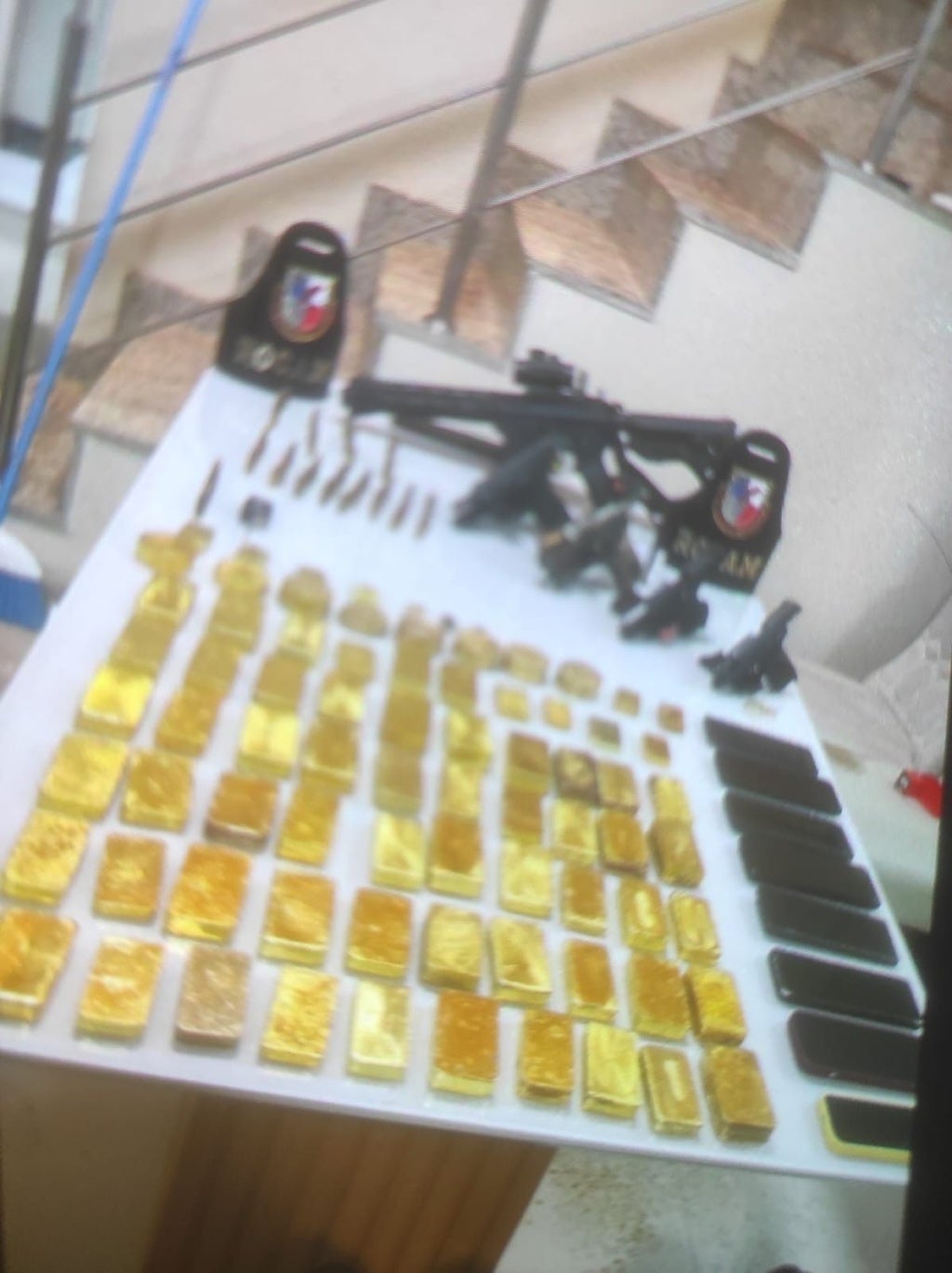 Apreensão de barras de ouro e armas ocorreu durante operação da Rocam em Manaus - Foto: Divulgação