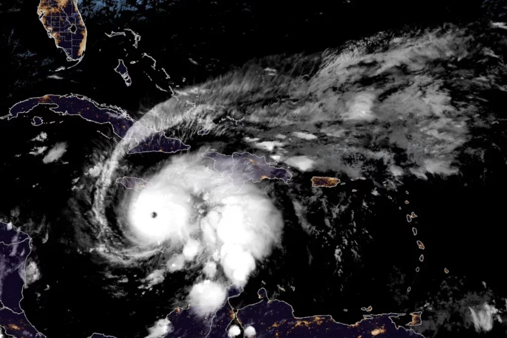 O furacão Melissa atingiu a categoria máxima e ameaça países do Caribe com ventos fortes e chuvas intensas - Foto: CIRA/NOAA