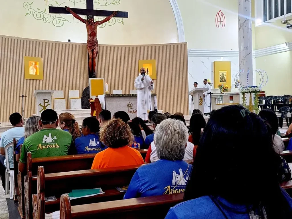 Devotos participam das celebrações do Dia da Padroeira 2025 em Manaus, com missas, procissão e atividades religiosas no Santuário Nossa Senhora Aparecida - Foto: Reprodução/ Instagram @santuarioaparecidamanaus