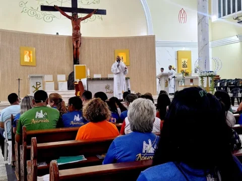 Devotos participam das celebrações do Dia da Padroeira 2025 em Manaus, com missas, procissão e atividades religiosas no Santuário Nossa Senhora Aparecida - Foto: Reprodução/ Instagram @santuarioaparecidamanaus