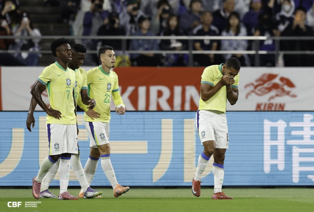 Jogadores brasileiros lamentam a virada do Japão no Estádio Ajinomoto, em Tóquio - Foto: @RAFAELRIBEIRORIO I CBF