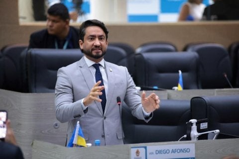 Vereador Diego Afonso durante sessão na Câmara Municipal de Manaus, onde o projeto “Adote uma Praça” foi deliberado - Foto: Divulgação/ Assessoria