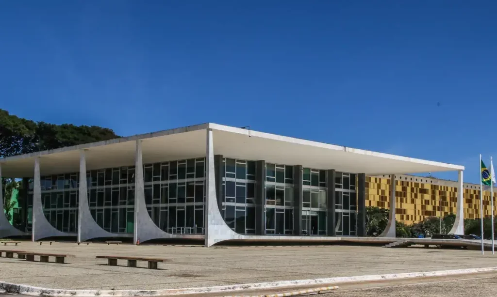 Sessão virtual do STF avalia recursos do ex-presidente Jair Bolsonaro e de seis aliados condenados por tentativa de golpe de Estado - Foto: Antônio Cruz/ Agência Brasil