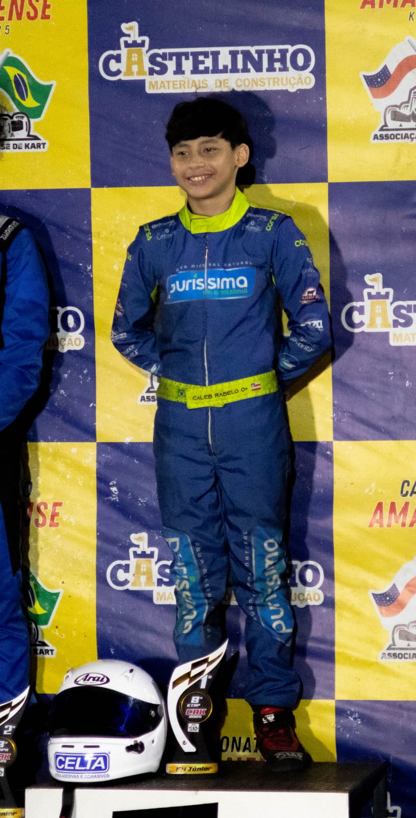 Caleb Rabelo, 12, após conquistar o título amazonense de kart na categoria F4 Júnior - Foto: Divulgação