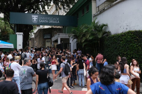 Candidatos fazem o Enem 2025 em escolas de todo o país neste domingo (9); prova teve 27% de abstenção - Foto: Fernando Frazão/Agência Brasil