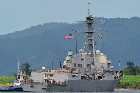 Senadores norte-americanos votam resolução que buscava restringir poderes de Donald Trump para autorizar ações militares contra a Venezuela - Foto: X @newsandufology