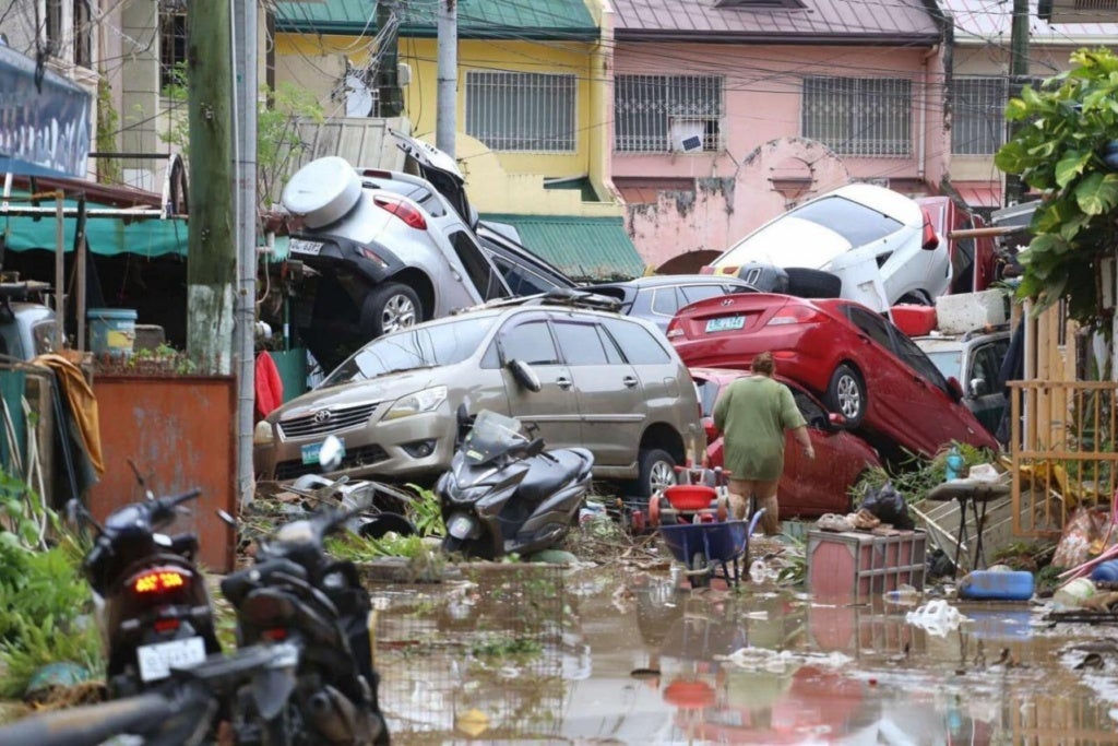 Ruas alagadas em Cebu após a passagem do tufão Kalmaegi, que segue em direção ao Vietnã - Foto: Reprodução/ X @porttada