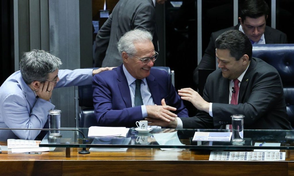 Sessão do Senado Federal que aprovou o projeto de lei que amplia a faixa de isenção do Imposto de Renda para até R$ 5 mil mensais - Foto: Lula Marques/Agência Brasil