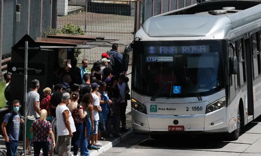 Serviços de transporte e turismo impulsionam crescimento do setor, que alcança o maior patamar da série histórica, segundo o IBGE - Foto: Fernando Frazão/Agência Brasil