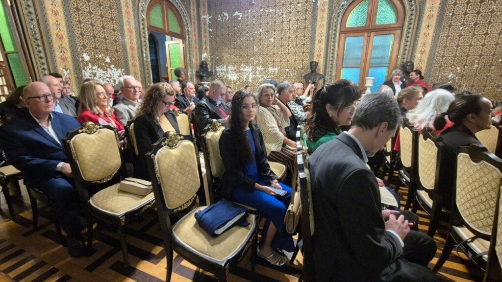 J. Flima participa da cerimônia de posse na Academia de Belas Artes do Rio Grande do Sul, em Porto Alegre - Foto: Assessoria