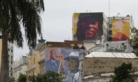 Foto: Mural com a imagem de Milton Nascimento na Rua da Lapa, no centro do Rio de Janeiro - Foto: Fernando Frazão/Agência Brasil