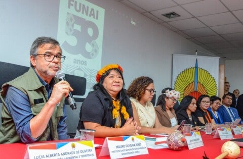 ICMBio e Funai, representados pelo presidente Mauro Pires e sua homóloga Joenia Wapichana respectivamente, assinam Acordo de Cooperação Técnica. Foto: Mário Vilela/Funai